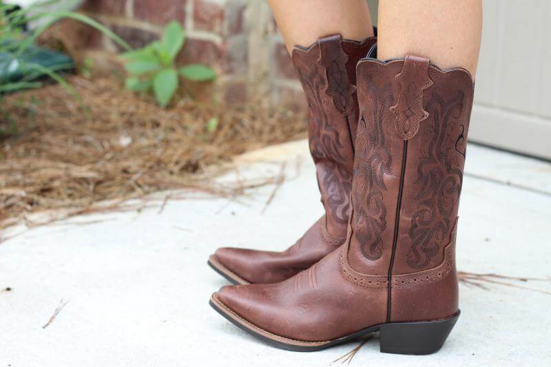 Stilettos and Diapers: Country Outfitters Boots and Shorts