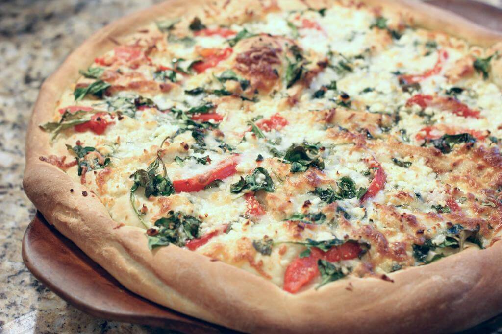 Spinach, Feta and Roasted Red Pepper Pizza via Stilettos and Diaper