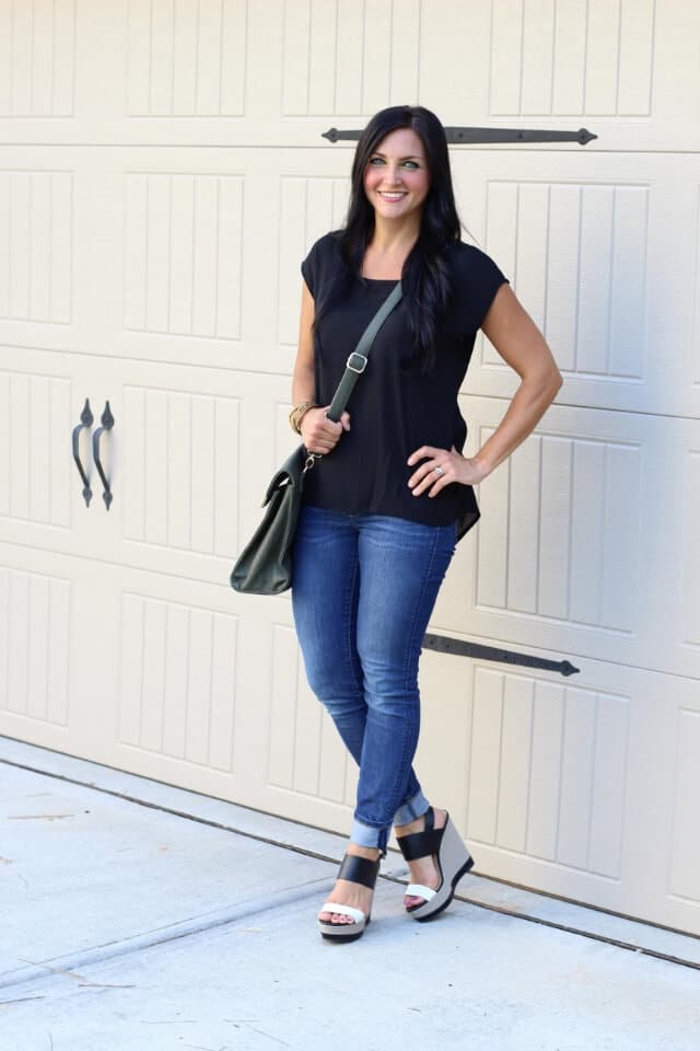 Mets Baseball Jersey! Boyfriend Jeans! Gold Chain!  Cute outfits with  shorts, Baseball jersey outfit women, Jeans outfit women