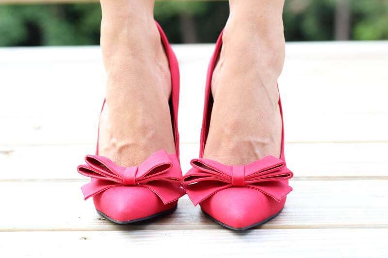 Stilettos and Diapers: Wifey tee, JustFab Federica heels