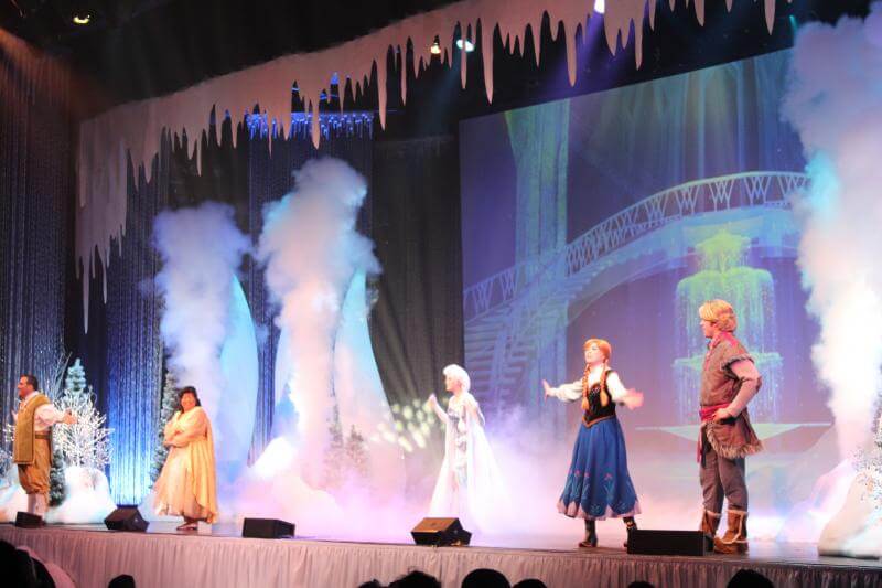 Stilettos and Diapers: Disney World, Frozen Sing a Long