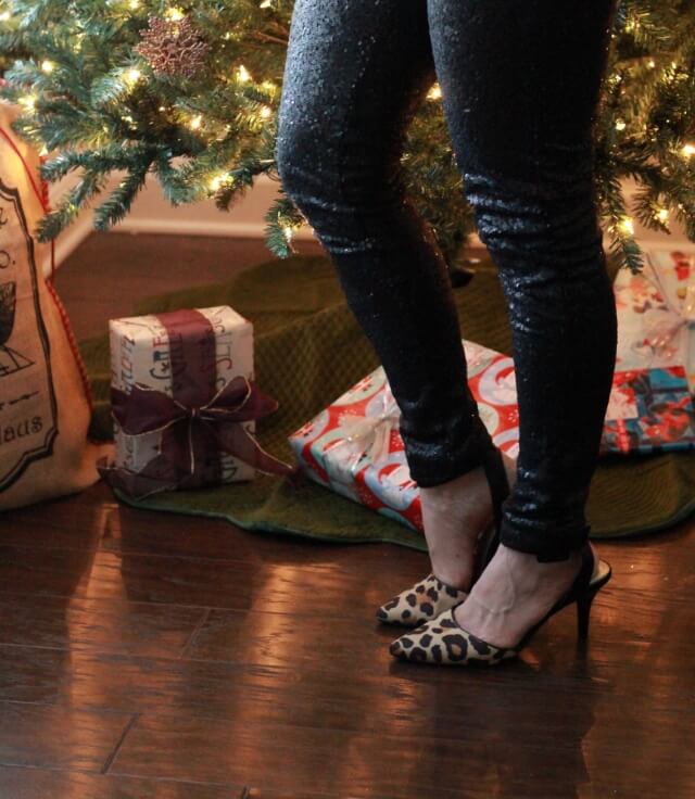 How to wear sequin leggings casual via Stilettos and Diapers