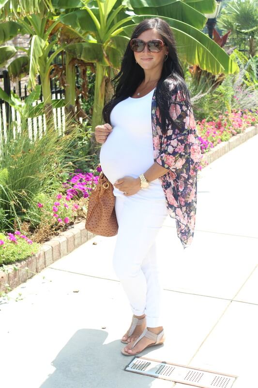 White Jeans, Floral kimono, maternity style