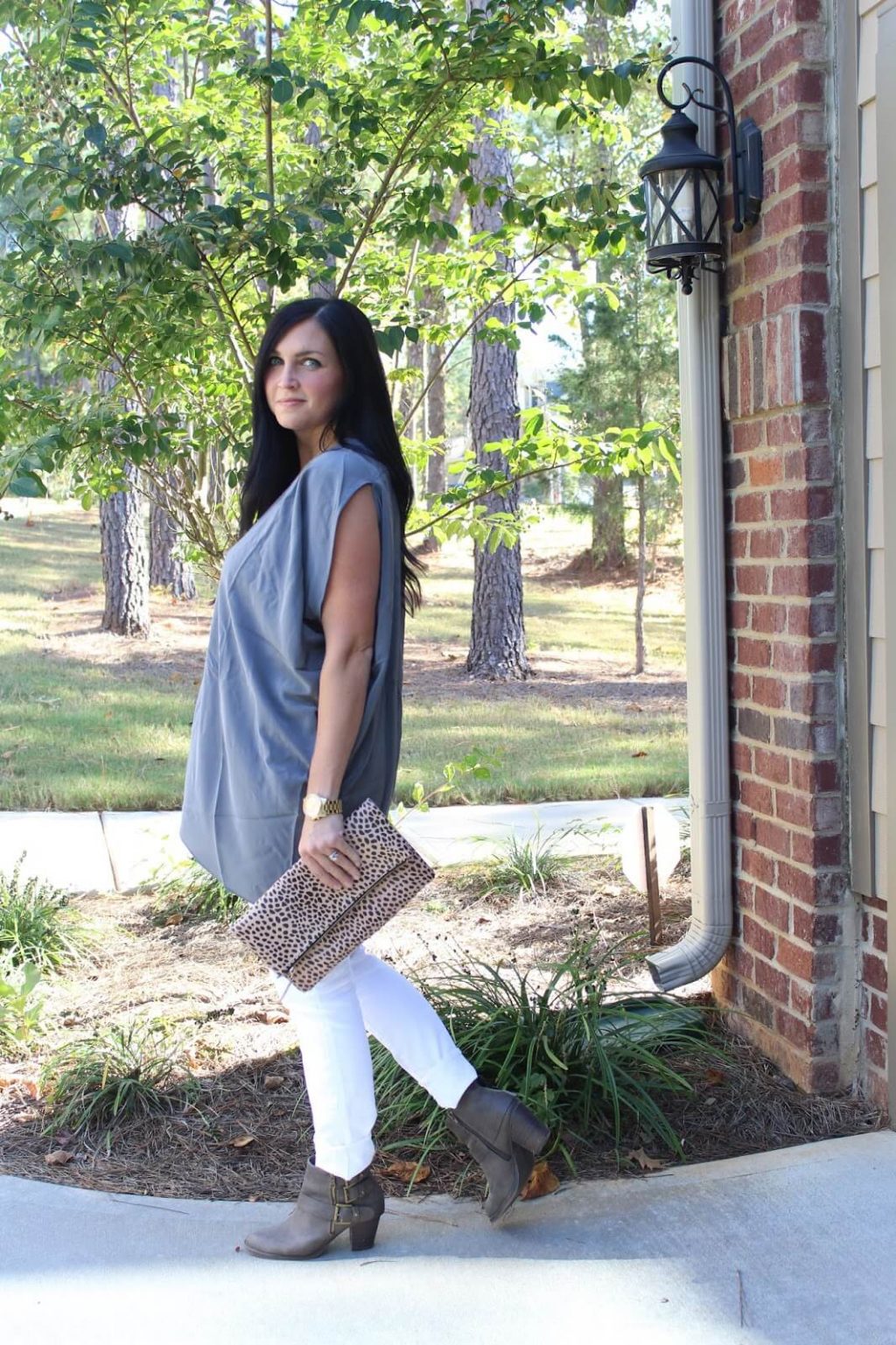 White jeans, grey tunic, nursing friendly outfit