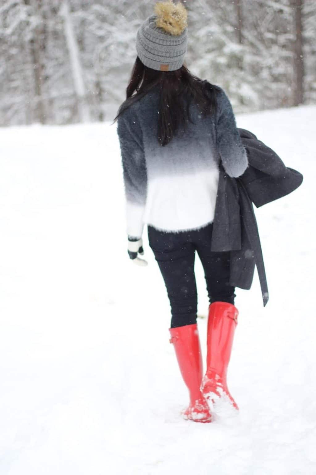 Ombre fuzzy sweater with distressed black denim is a good snow outfit paired with red Hunter Boots