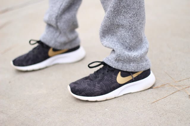 Nike Tanjun Boys black and gold