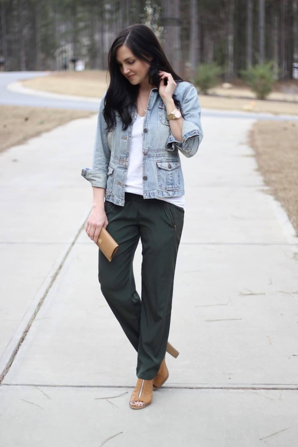 How to dress up drawstring pants via Stilettos and Diapers