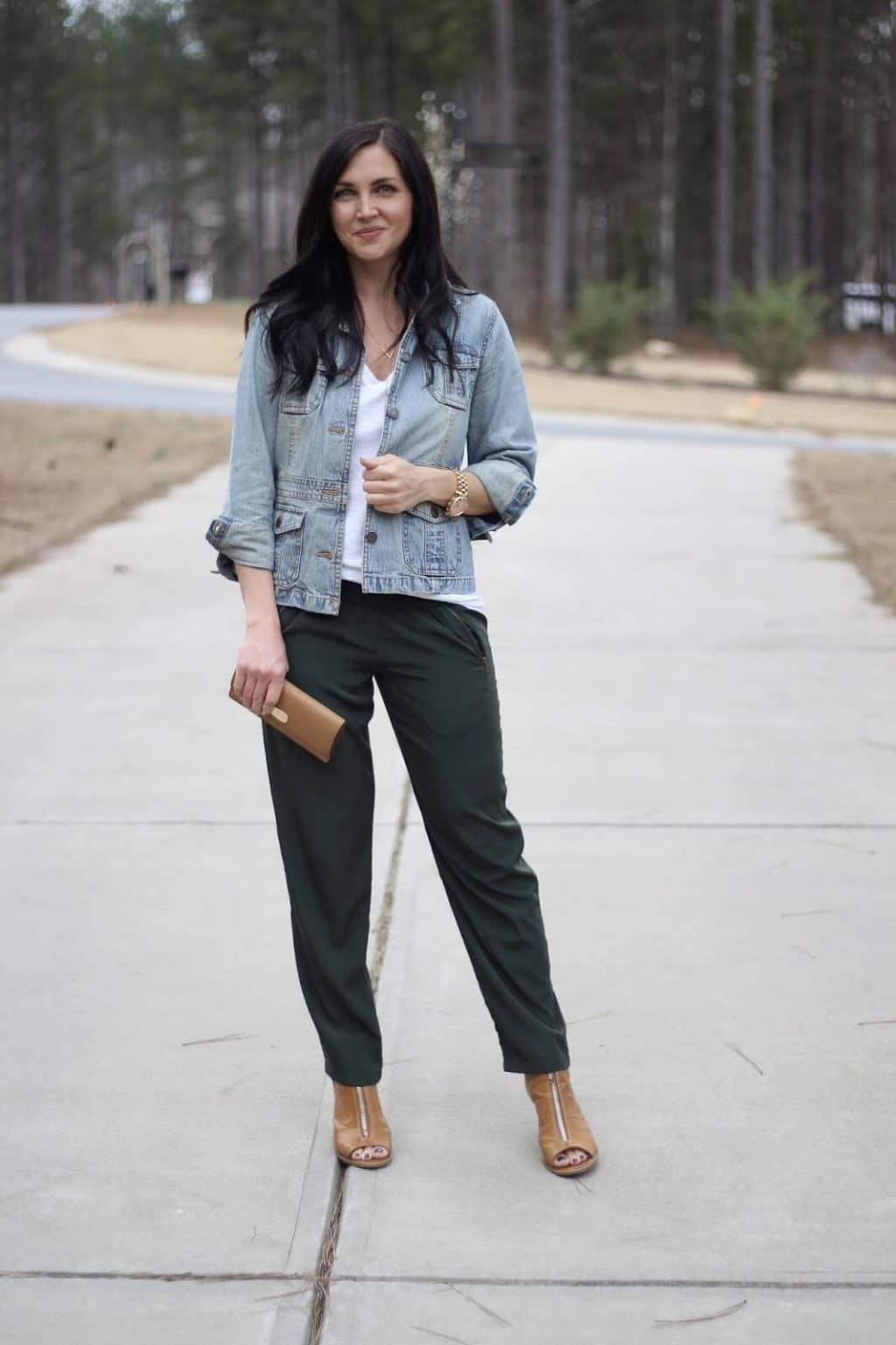 How to dress up drawstring pants via Stilettos and Diapers