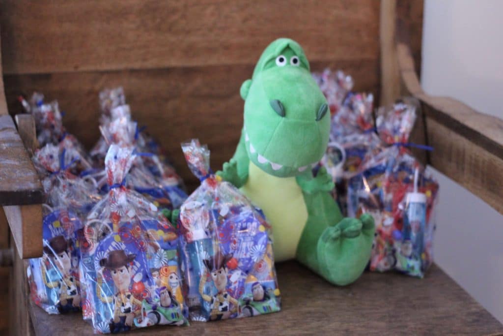 Toy Story 4 Party, Easy Birthday Party, Toy Story 4 Favor ideas, Stilettos and Diapers