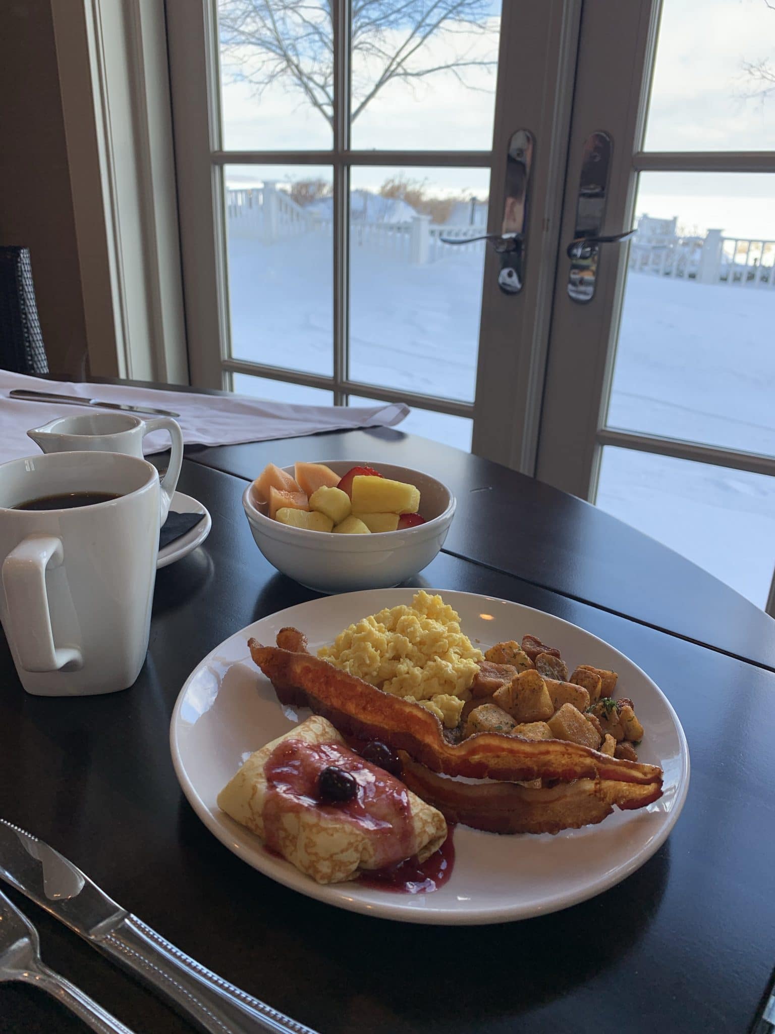 Breakfast Buffet, Inn at Bay Harbor, Petoskey Michigan Travel Guide, Winter Travel, Stilettos and Diapers
