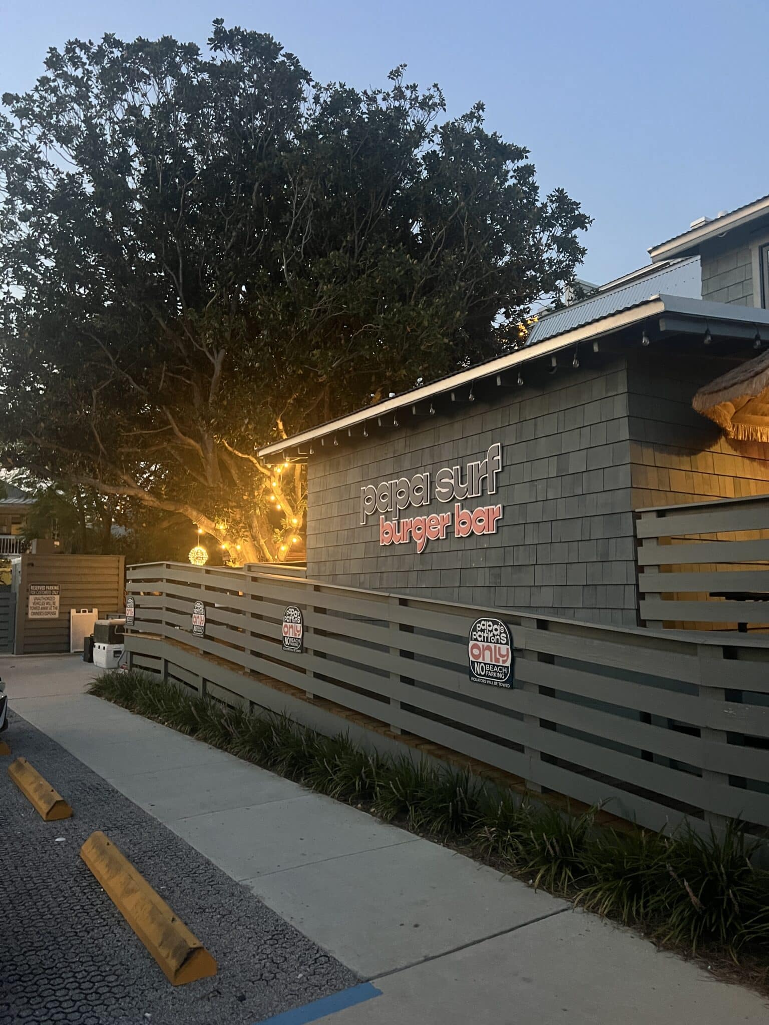 Papa Surf Burger Bar, Blue Mountain Beach, FL, 30A travel guide, jason aldean, brian Kelley