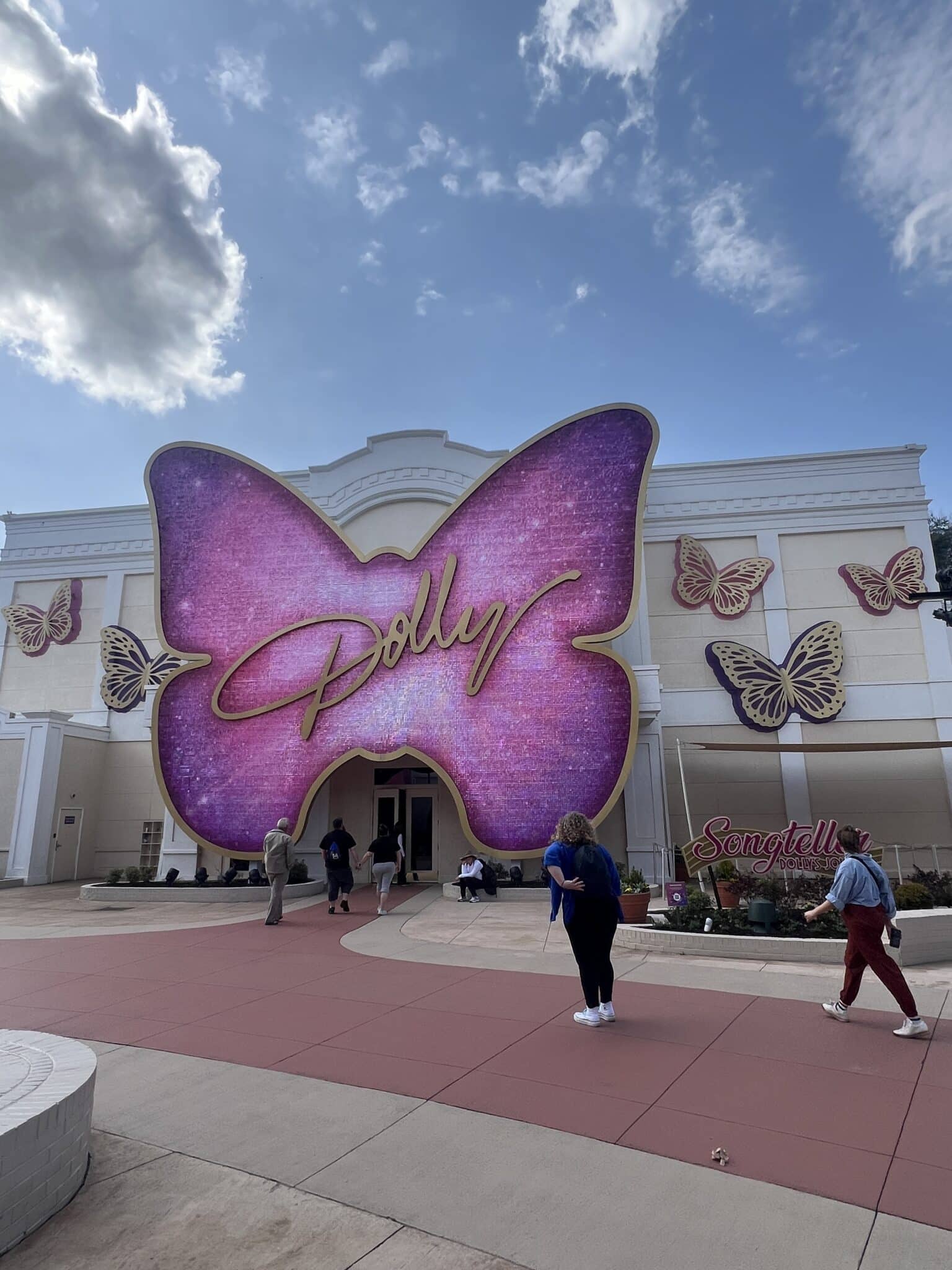 Dollywood, Dolly Parton, Pigeon Forge Family Challenge, Stilettos and Diapers, Wey Family, Green Team